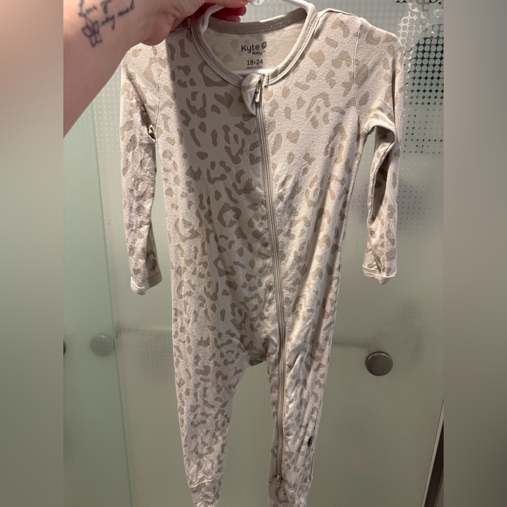 Kyte BABY Beige Animal Print Kids Footie